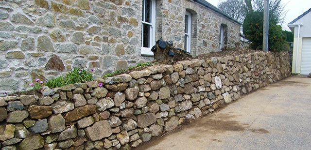 Cornish Dry Stone Walling suitable for every type of home!